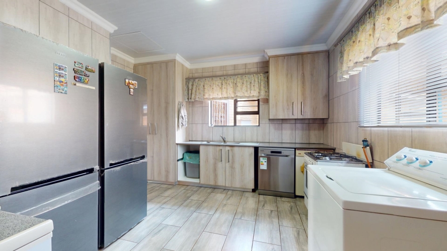 17 Bedroom Property for Sale in Vyfhoek A H North West